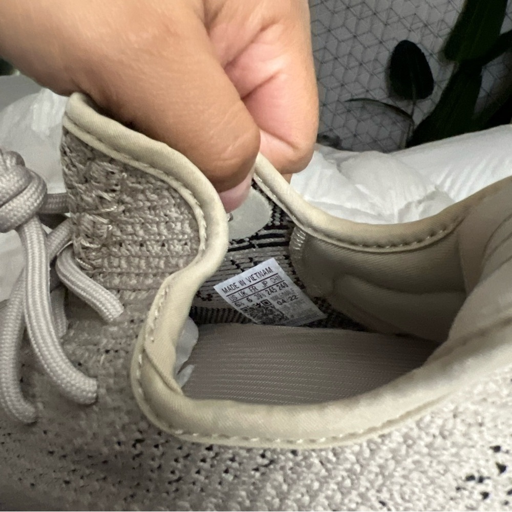 Yeezys 350 boost - Picture 2 of 8